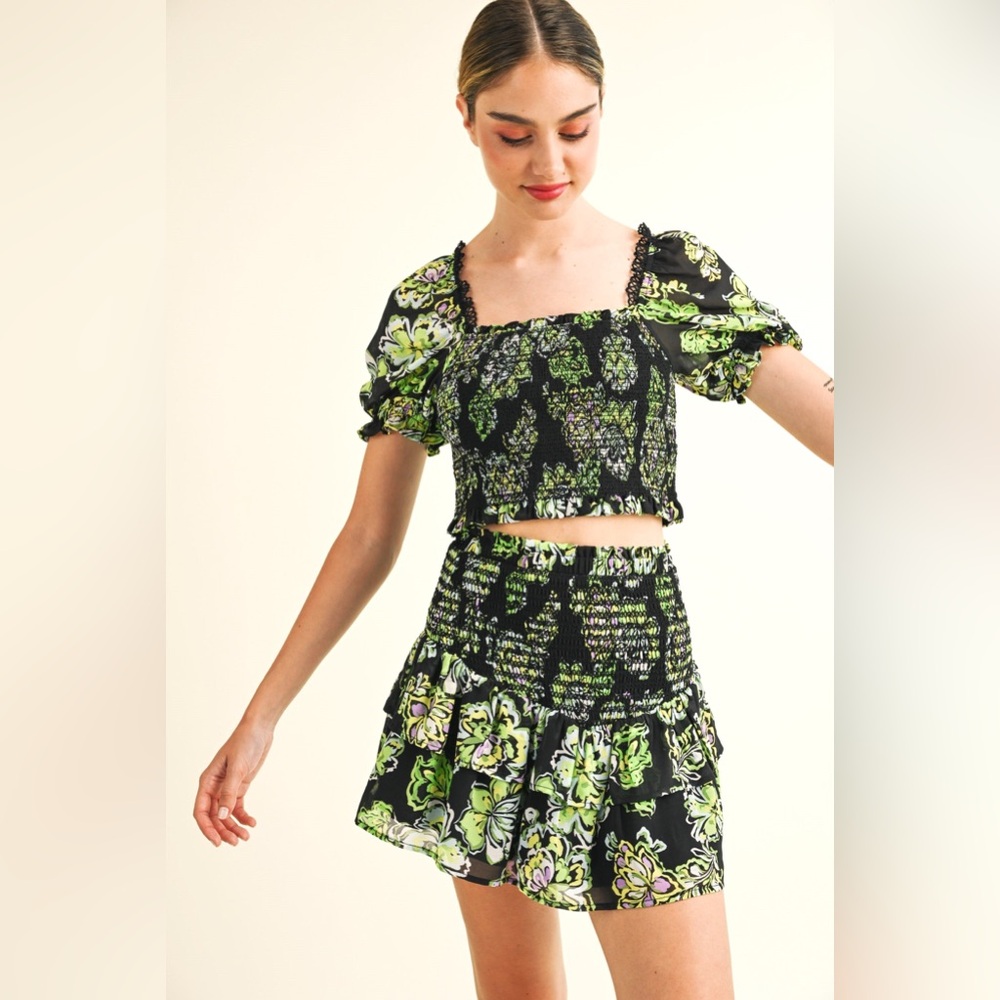 🆕Reset by Jane two piece set smocked top and skirt in vibrant print. Sz small